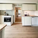 Ferienhaus Hyggelig Gard Naer Bergen Med Spabad Hjelmas