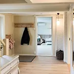 Hyggelig Gard Naer Bergen Med Spabad Hjelmas