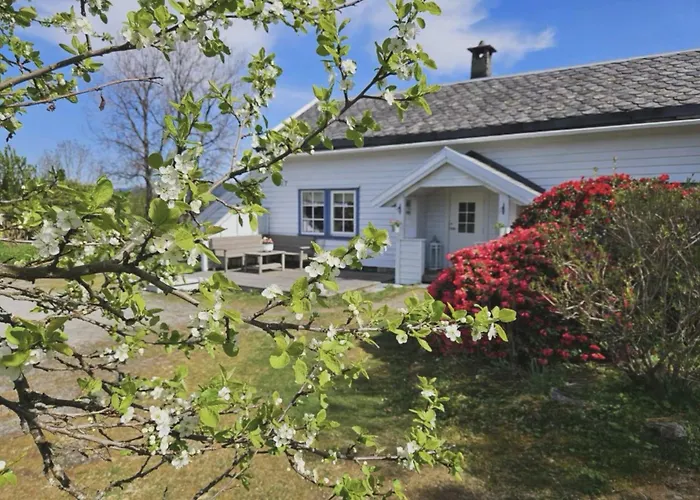 Hyggelig Gard Naer Bergen Med Spabad