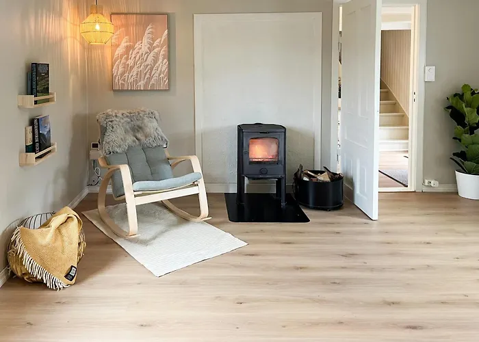 בית נופש Hyggelig Gard Naer Bergen Med Spabad *