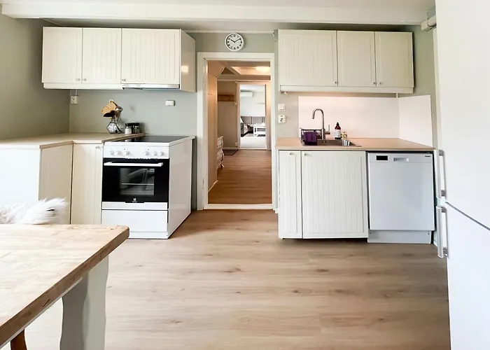 בית נופש Hyggelig Gard Naer Bergen Med Spabad Hjelmas