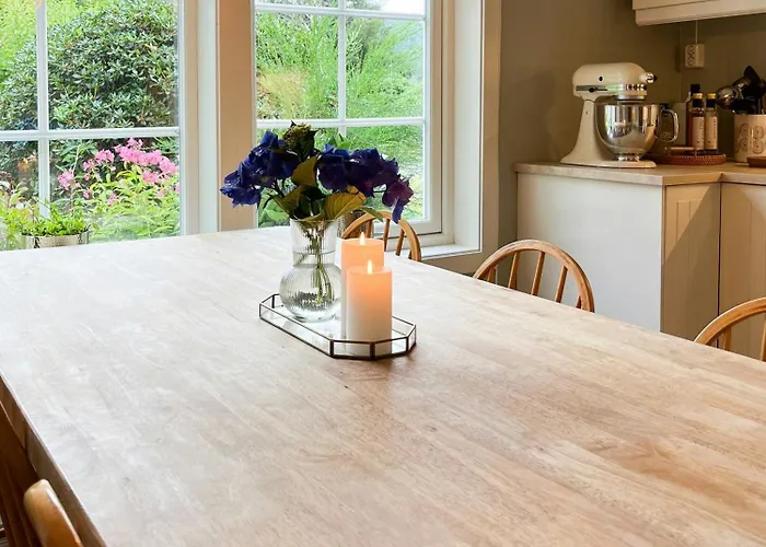 Hyggelig Gard Naer Bergen Med Spabad Hjelmas