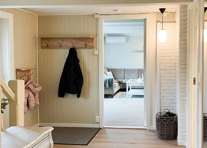 Hyggelig Gard Naer Bergen Med Spabad Hjelmas