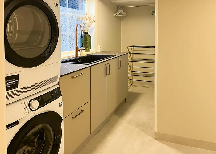 Hyggelig Gard Naer Bergen Med Spabad Hjelmas