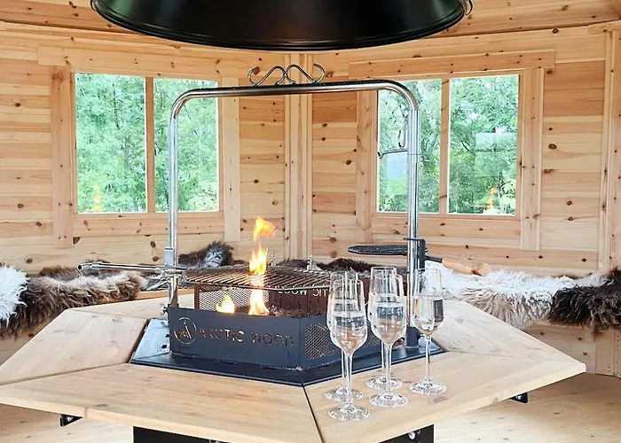 Hyggelig Gard Naer Bergen Med Spabad * Hjelmas