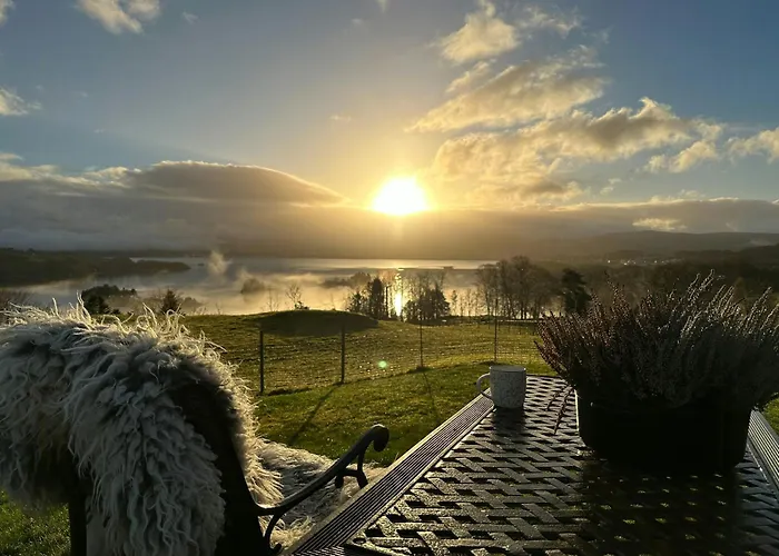 בית נופש Hyggelig Gard Naer Bergen Med Spabad *