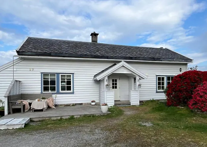 Hyggelig Gard Naer Bergen Med Spabad Hjelmas