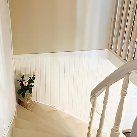 Hyggelig Gard Naer Bergen Med Spabad Hébergement de vacances *