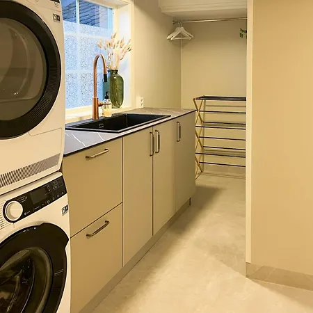 Hyggelig Gard Naer Bergen Med Spabad Hébergement de vacances *