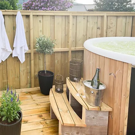 Hébergement de vacances Hyggelig Gard Naer Bergen Med Spabad *