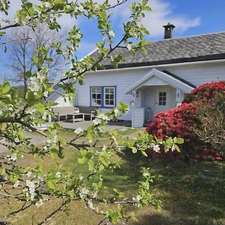 Hyggelig Gard Naer Bergen Med Spabad