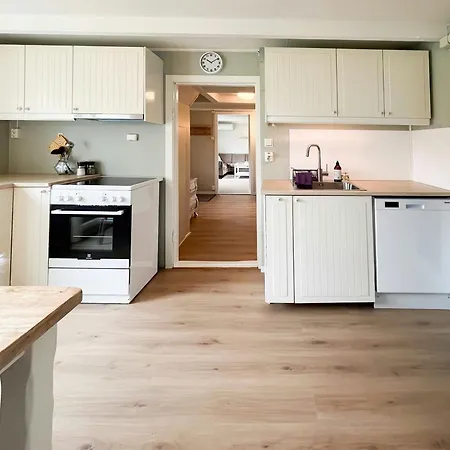 Hébergement de vacances Hyggelig Gard Naer Bergen Med Spabad Hjelmas