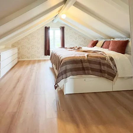 Hyggelig Gard Naer Bergen Med Spabad Hébergement de vacances