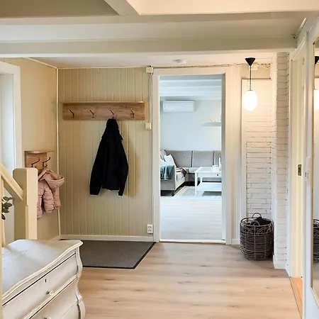 Hyggelig Gard Naer Bergen Med Spabad Hjelmas